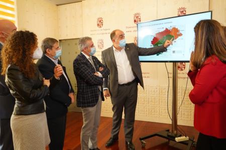Imagen La Diputación de Segovia extiende una red provincial de extinción de incendios y proyecta su propio parque provincial de bomberos profesionales